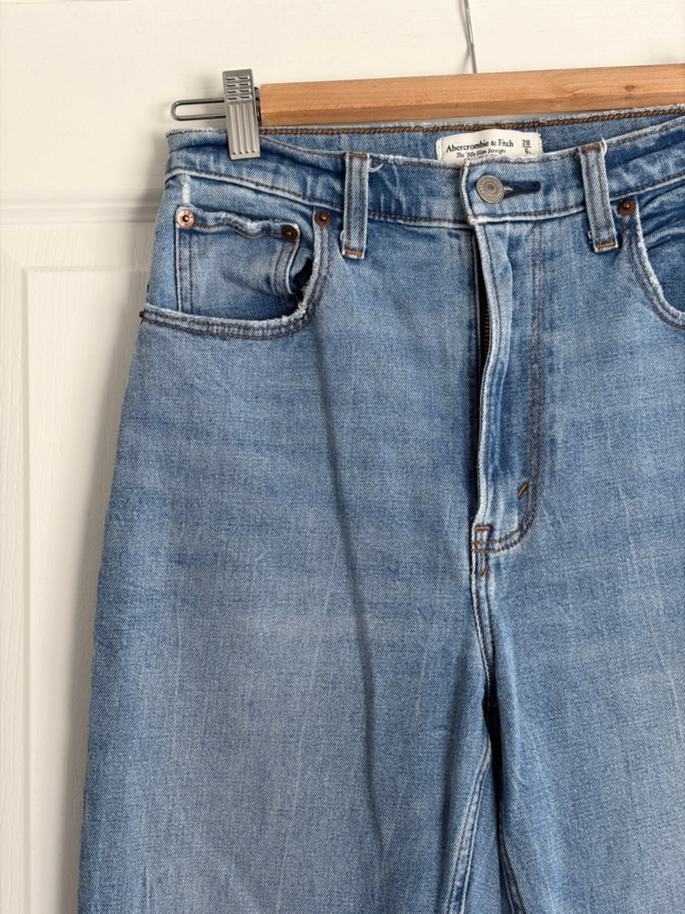 Abercrombie & Fitch The 90’s Slim Straight Ultra High Rise Jeans